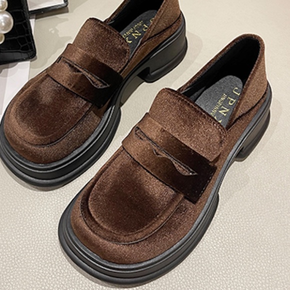 Round toe brown velvet oxfords that fold down to make slides - Picture 1 of 3